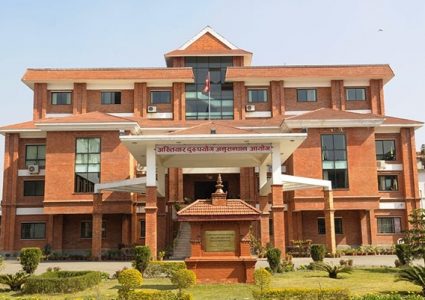 भ्रष्टचार काण्डमा अख्तियारमा बसेर गएका कर्मचारी, अख्तियारको स्वच्छतामाथि नै गम्भीर प्रश्न