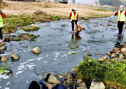 बाग्मती सफाइलाई हिउँदे झरीले पनि छेकेन