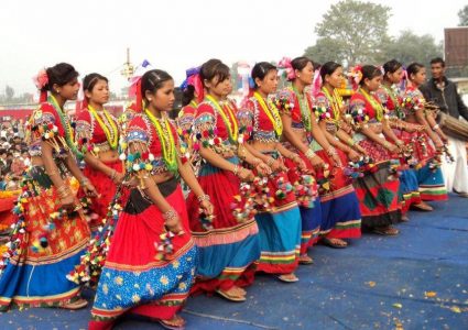 घुम्न जाऊँ बर्दिया: थारू र अवधी नाच विशेष आकर्षण