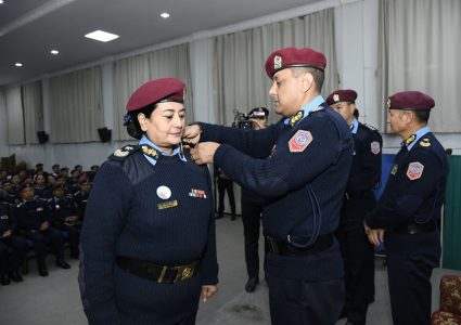 आईजीपी खनालद्वारा एआईजी सिंहलाई दर्ज्यानी चिन्ह प्रदान