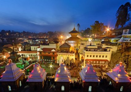 पशुपति आउने पर्यटकलाई रुद्राक्षको मालासहित स्वागत