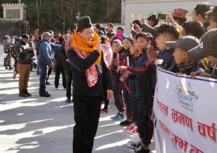 तातोपानी नाकामा चिनियाँ पर्यटकलाई स्वागत