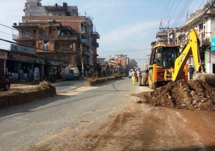 अघि बढ्यो नख्खु-बङ्मती सडक निर्माणकाे काम