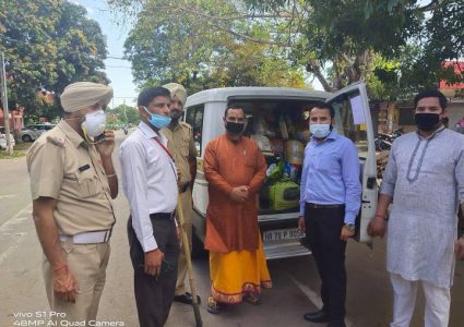 चन्डिगढमा अलपत्र परेका नेपालीलाई प्रगतिशील नेपाली समाजद्धारा राहात वितरण