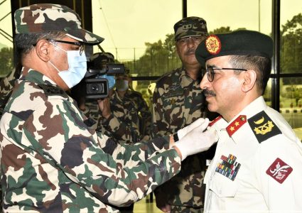 उपरथी पाण्डेलाई प्रधानसेनापति थापाद्धारा दर्ज्यानी चिन्ह प्रदान
