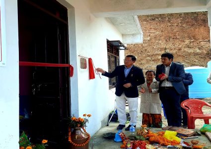४५ लाख लागतमा, रामेछाप नगरपालिका ७ नं. वडा कार्यालयको भवन उद्घाटन